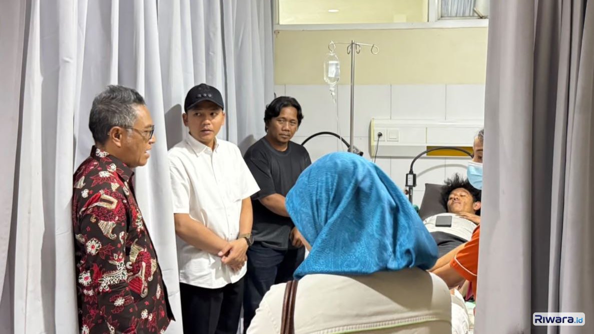 Wali Kota Solo Respati Ardi di RS Panti Waluyo Solo untuk menengok korban kebakaran di Kelurahan Pajang